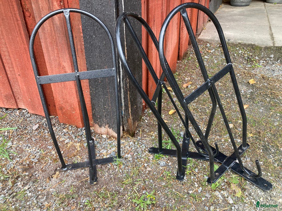 Stallinredning, stängsel & gård övrig utrustning till salu: Sadelhängare i Sigtuna - Annons 1