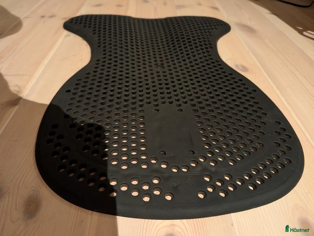 Sadeltillbehör hästutrustning till salu: Acavallo Front Gelpad (Front Riser) – NyskickK - Annons 4