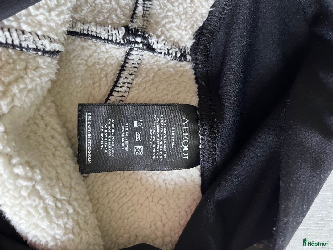 Ridbyxor ryttarutrustning till salu: Fodrade svarta ridbyxor från Alequi i Gammalkil - Annons 4