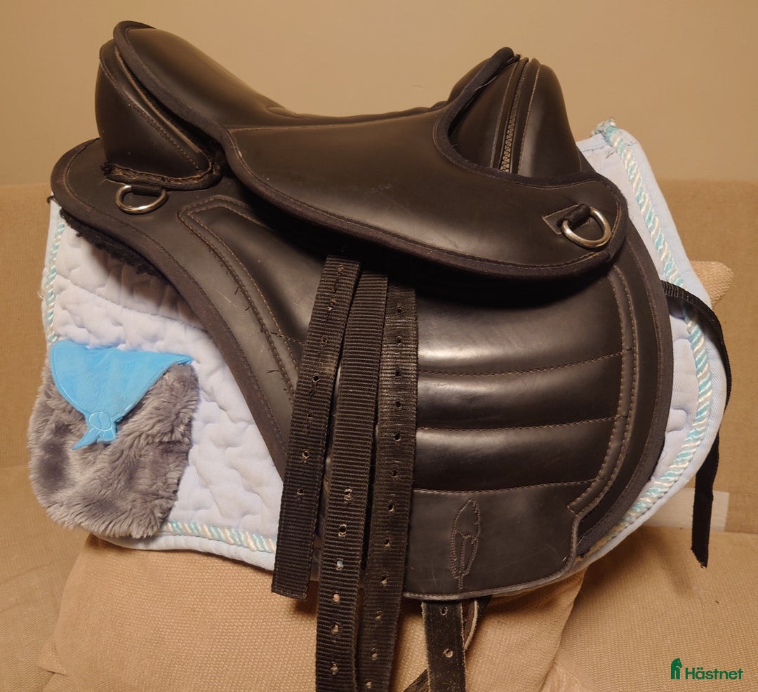 Sadlar hästutrustning till salu: Komplett Barefoot ponnysadel i Visby - Annons 2