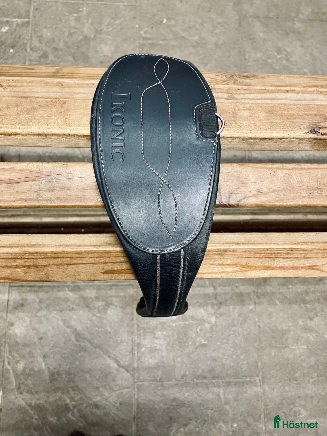 Sadeltillbehör hästutrustning till salu: Ikonic lädergjord  i Alingsås - Annons 1