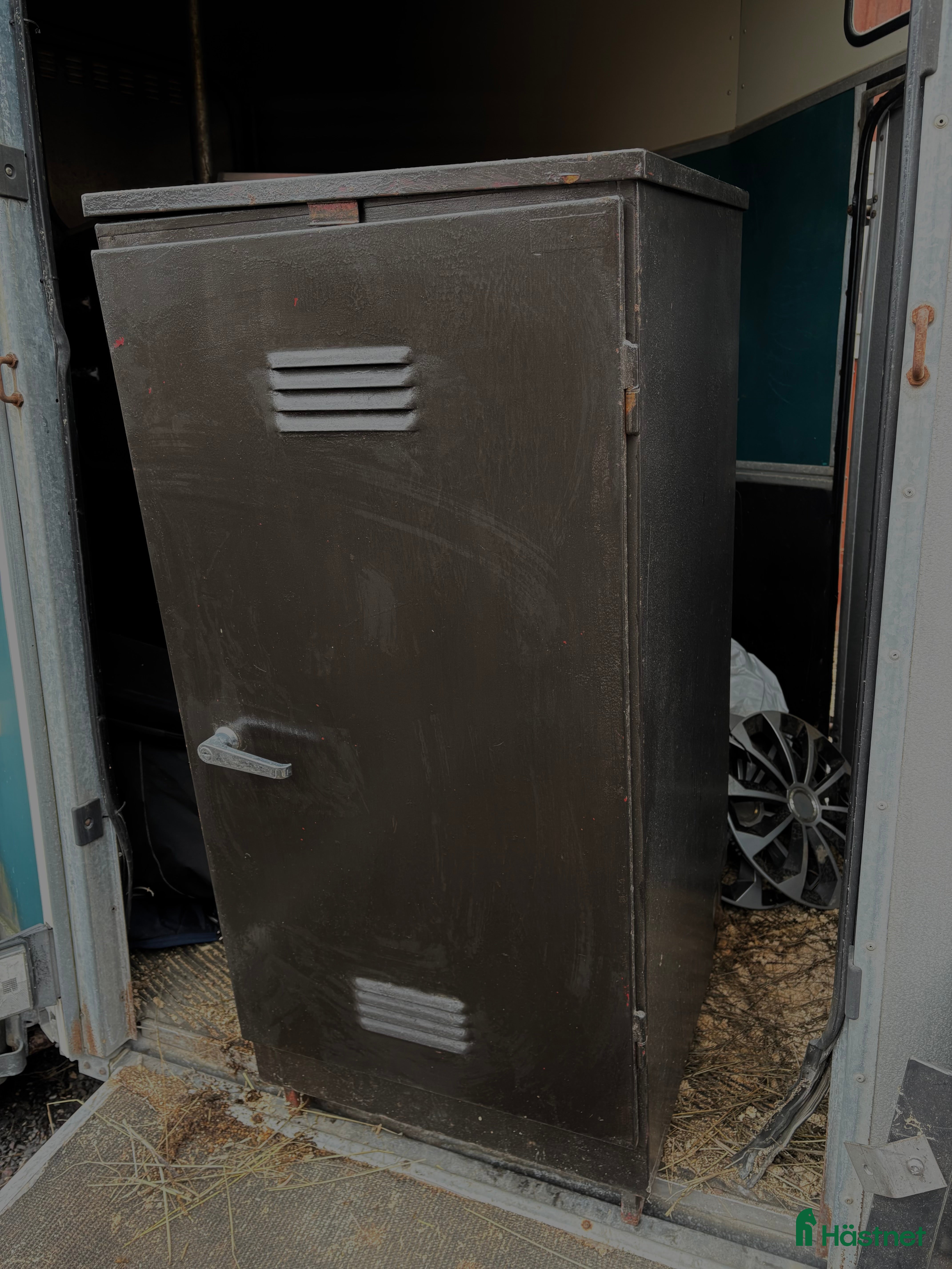 Stallinredning, stängsel & gård övrig utrustning till salu: Sadelskåp i plåt  - Annons 17