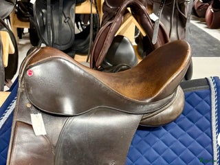 Sadlar hästutrustning till salu: REA 30% Albion Dressyr 17” i Knivsta - Annons 23