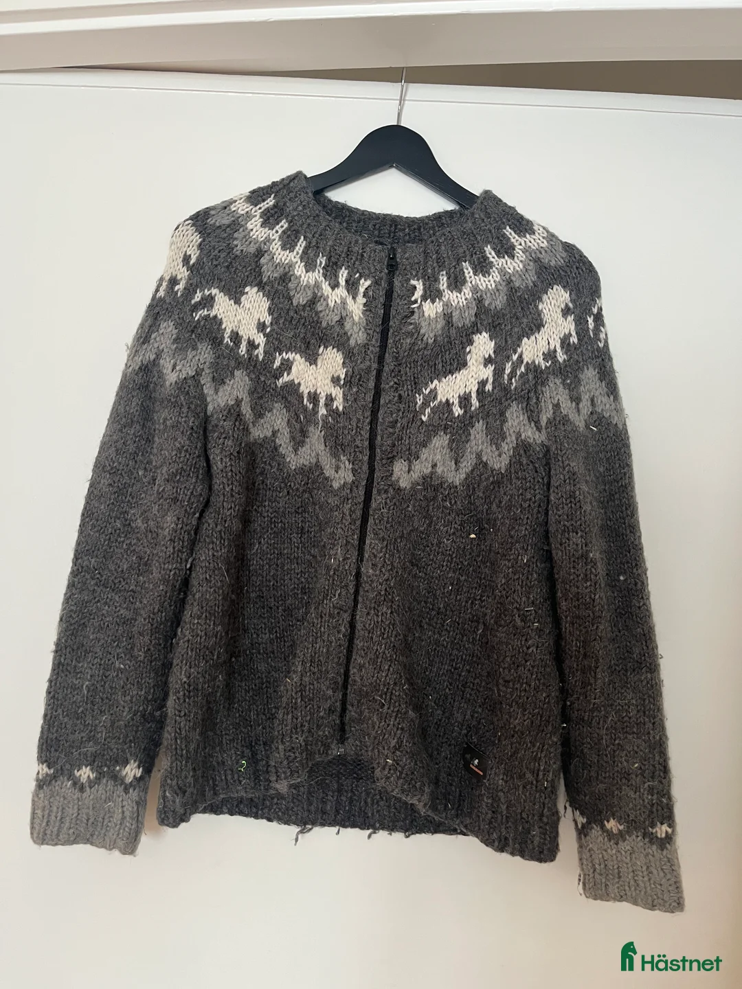 Övrigt Ridkläder ryttarutrustning till salu: Sparsamt använd! Karlslund stickad tröja i Alsen - Annons 2