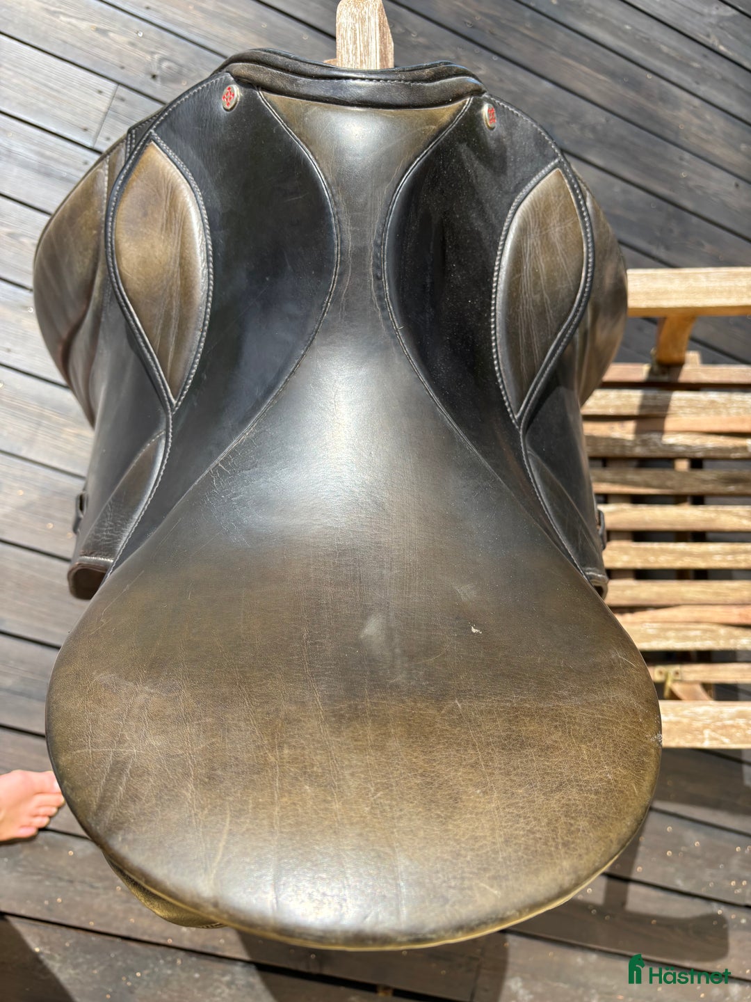 Sadlar hästutrustning till salu: Dressyrsadel av enklare modell i Björklinge - Annons 3