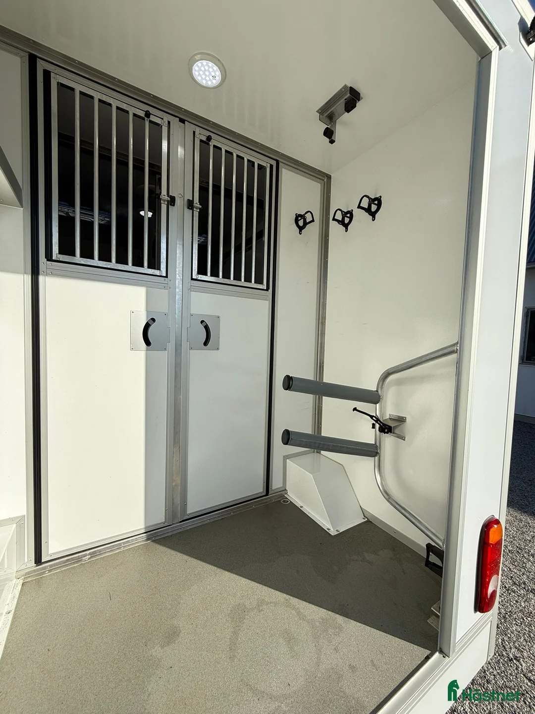 Hästlastbilar  fordon & transport till salu: Xtreme Cargo 1000kg lastvikt XXL sadelkammare i Ängelholm - Annons 2