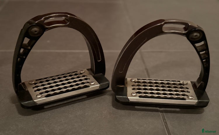 Stigbyglar hästutrustning till salu i Reftele - Annons 1