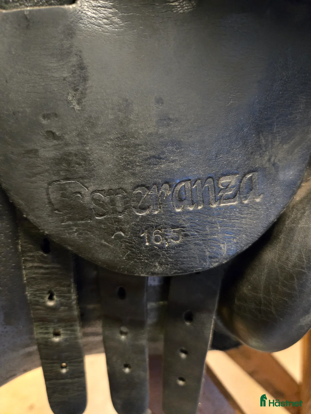 Sadlar hästutrustning till salu: Svart Globussadel i Jordbro - Annons 3