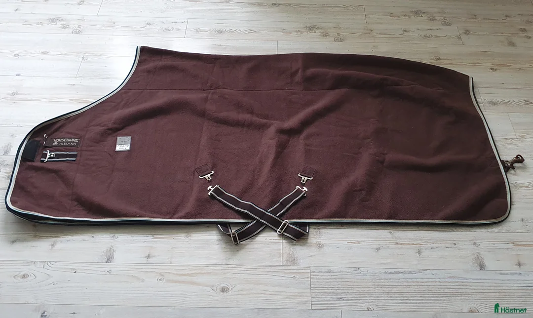 Täcken hästutrustning till salu: Horseware Rambo deluxe GP Fleece  - Annons 1