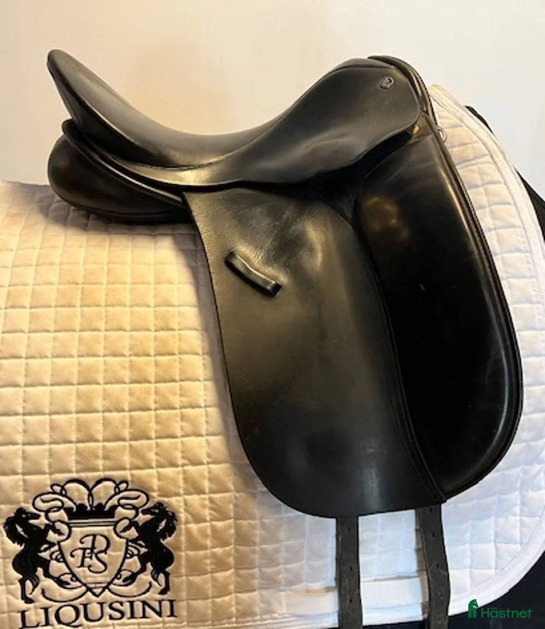 Sadlar hästutrustning till salu: Dressyrsadel Wellington Ponny 16" - Annons 1
