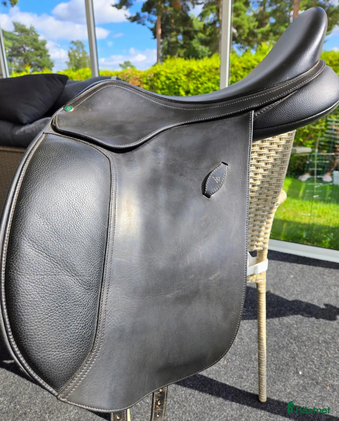 Sadlar hästutrustning till salu: Arena Wide Dressage 18” i Växjö - Annons 1