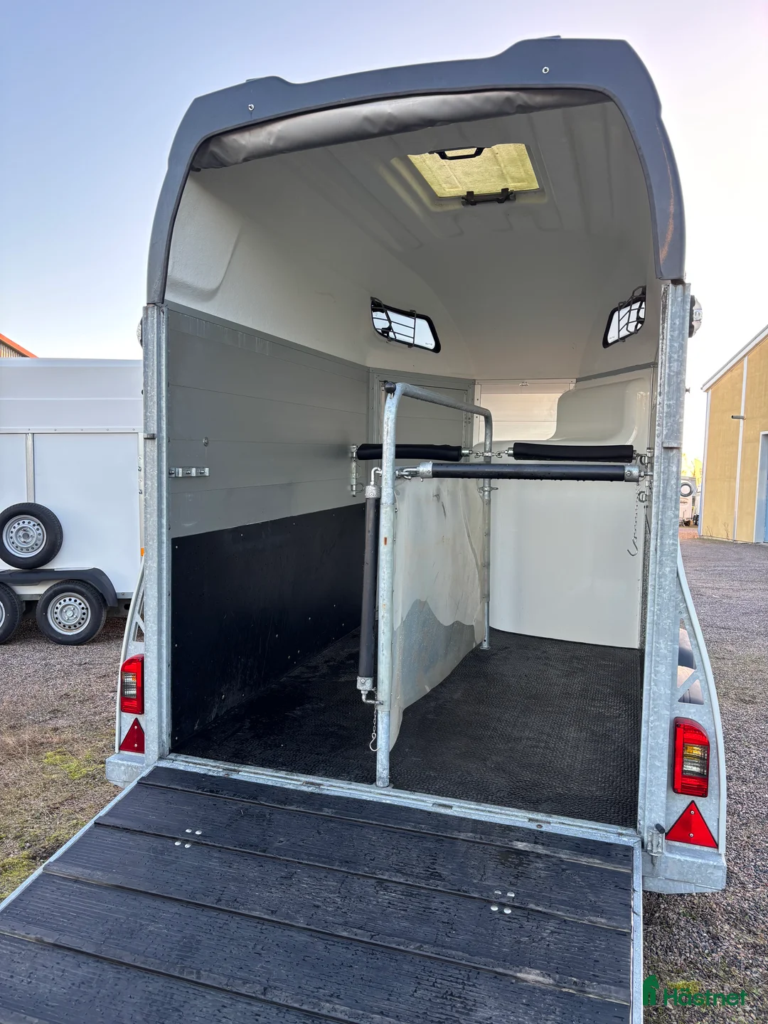 Hästtransporter  fordon & transport till salu: Sirius med sadelkammare - Annons 3