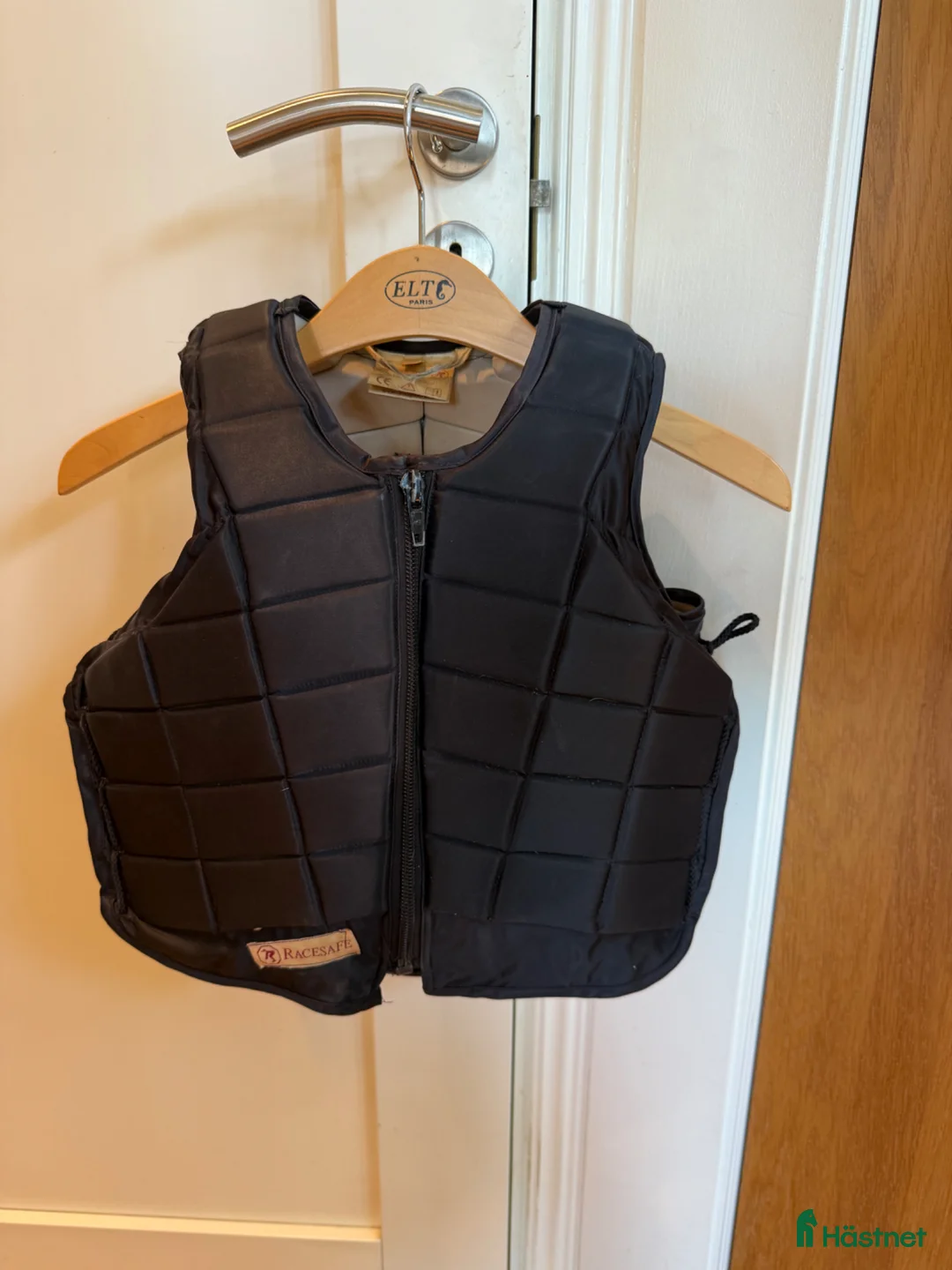 Säkerhetsvästar ryttarutrustning till salu: Rasesafe väst  - Annons 1