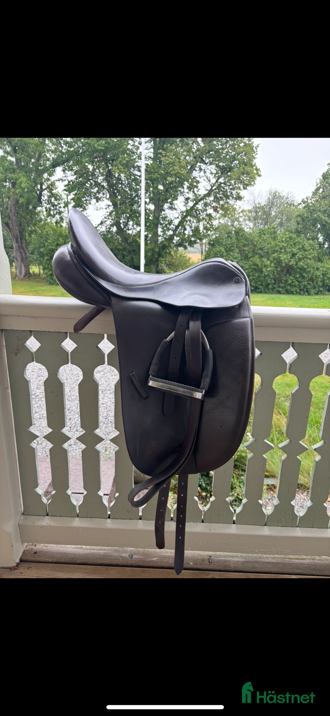 Sadlar hästutrustning till salu: Skön och välbevarad dressyrsadel  i Johanneshov - Annons 1