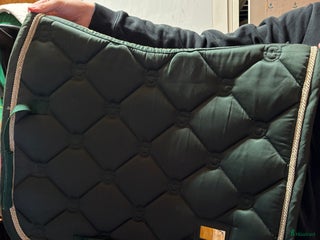 Schabrak & Vojlockar hästutrustning till salu: Equestrian stockholm schabrak i Enköping - Annons 1