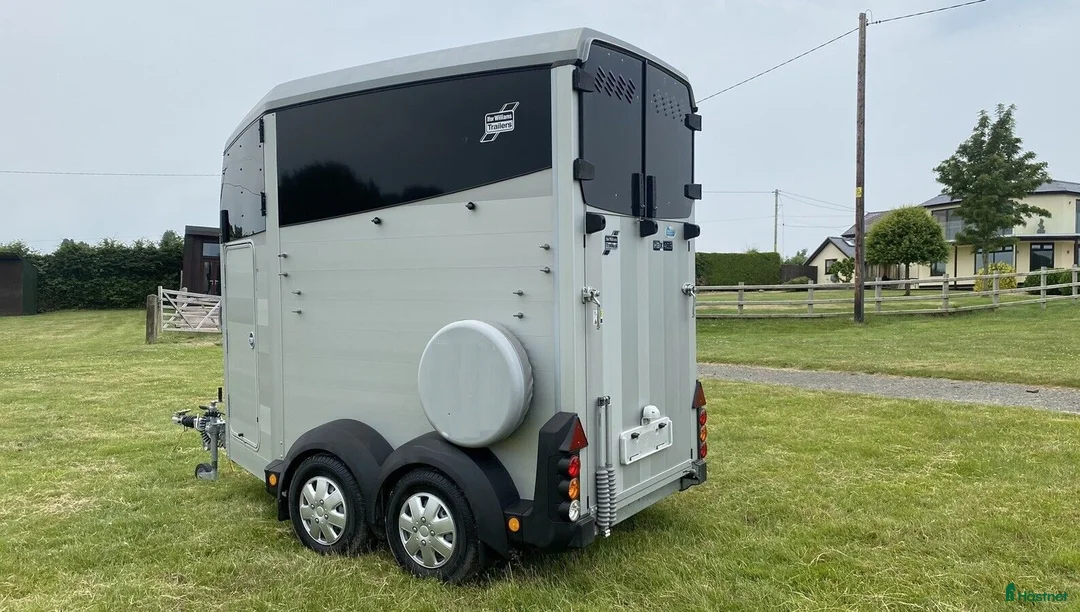Hästtransporter  fordon & transport till salu: 2020 Ifor Williams HBX 403 Silver - Enkel hästvagn i Stockholm - Annons 2