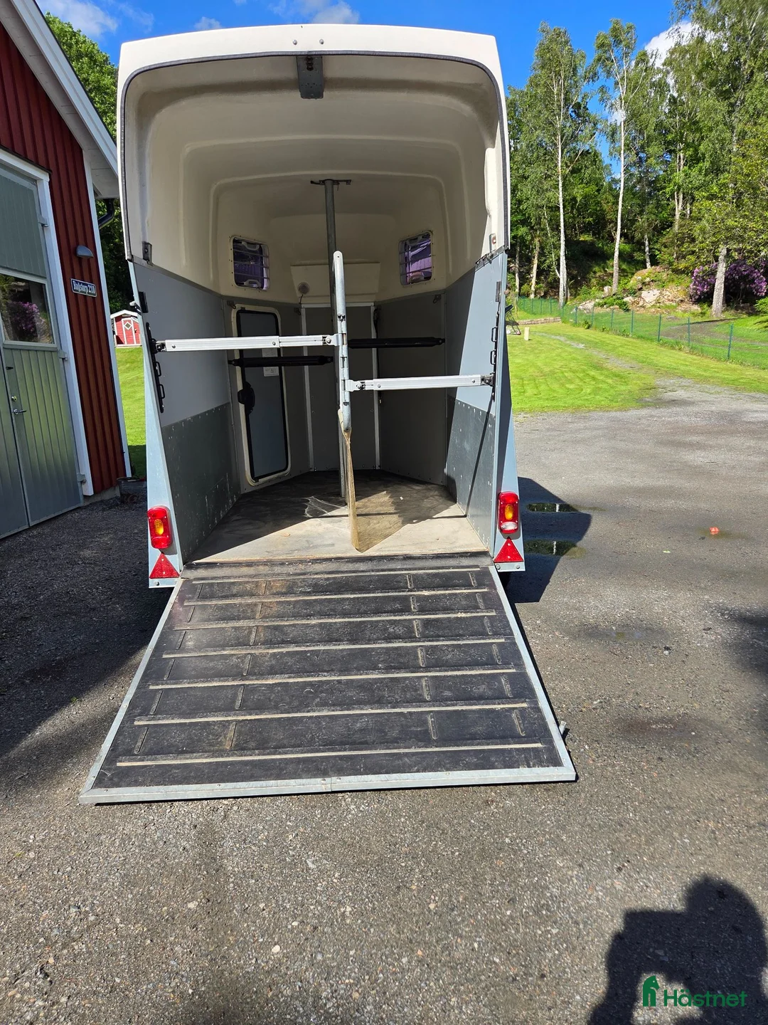 Hästtransporter  fordon & transport till salu: Thule Prestige Hästtransport  i Kareby - Annons 4