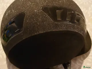Hjälmar ryttarutrustning till salu: Ridhjälm strl 59 i Ulricehamn - Annons 12