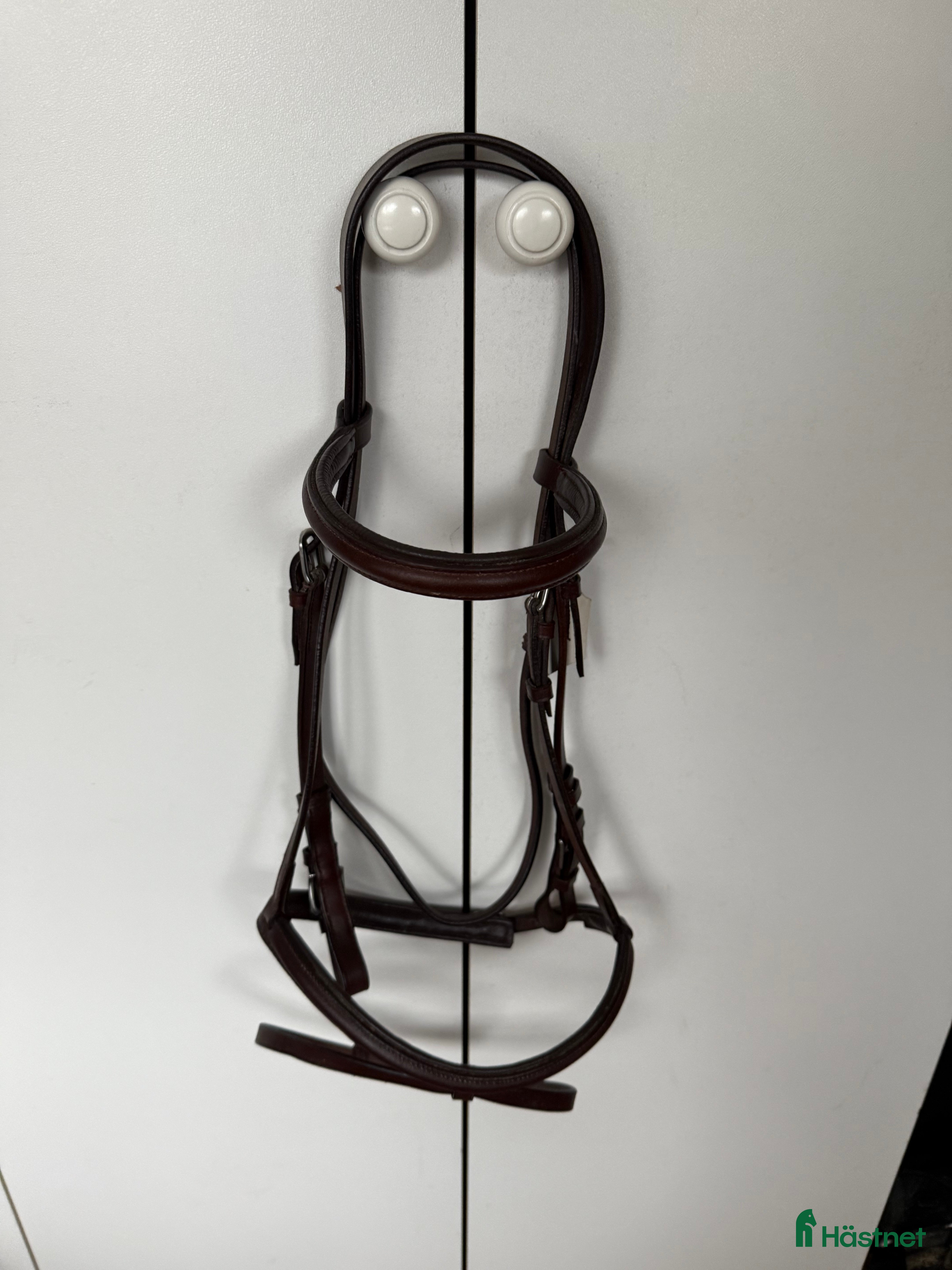 Träns hästutrustning till salu: Oanvänt Capone träns från King’s Saddlery i Fjärås - Annons 13