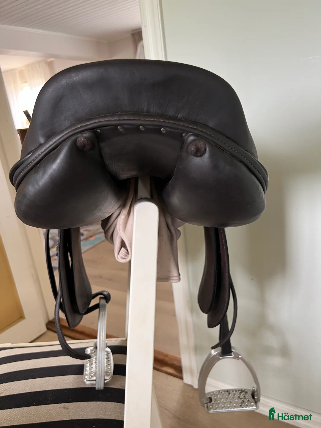 Sadlar hästutrustning till salu: Hoppsadel 16 tum  i Bjärnum - Annons 3