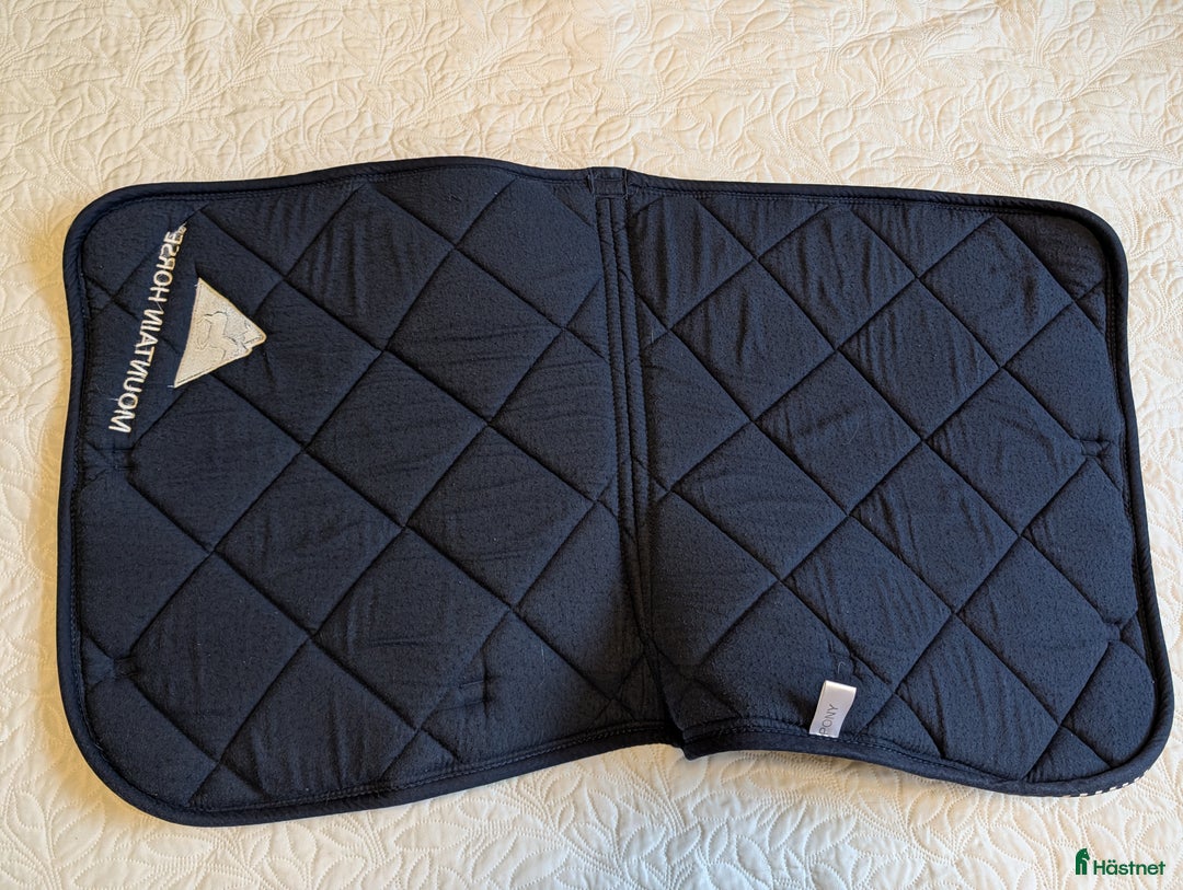 Schabrak & Vojlockar hästutrustning till salu: Marinblått Schabrak Ponny i Rimforsa - Annons 3