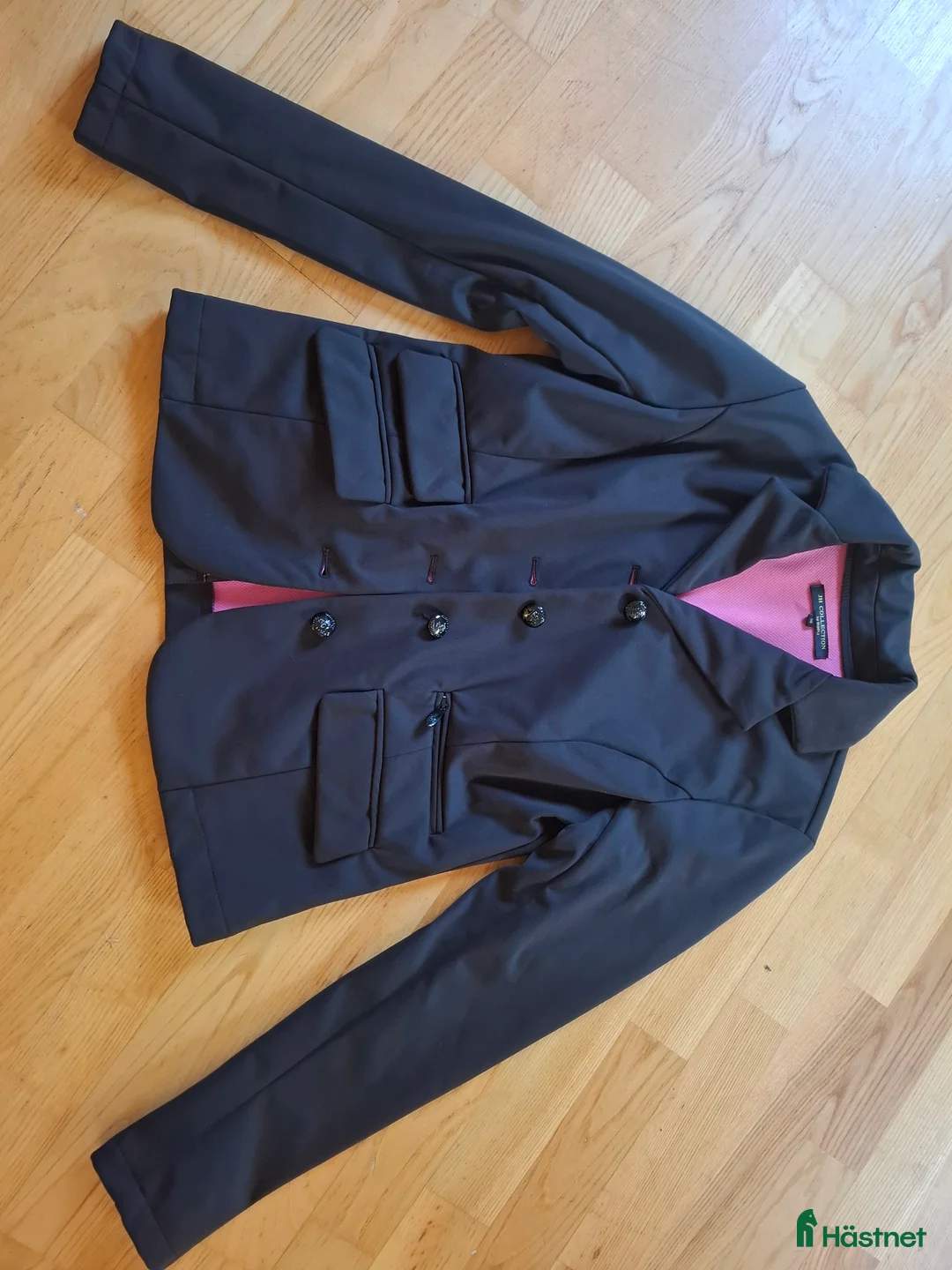 Jackor & Kavajer ryttarutrustning till salu: Svart tävlingskavaj JH Collection i Läckeby - Annons 1