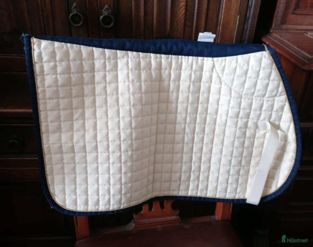 Schabrak & Vojlockar hästutrustning till salu: Schabrak vit i Västra Frölunda - Annons 1