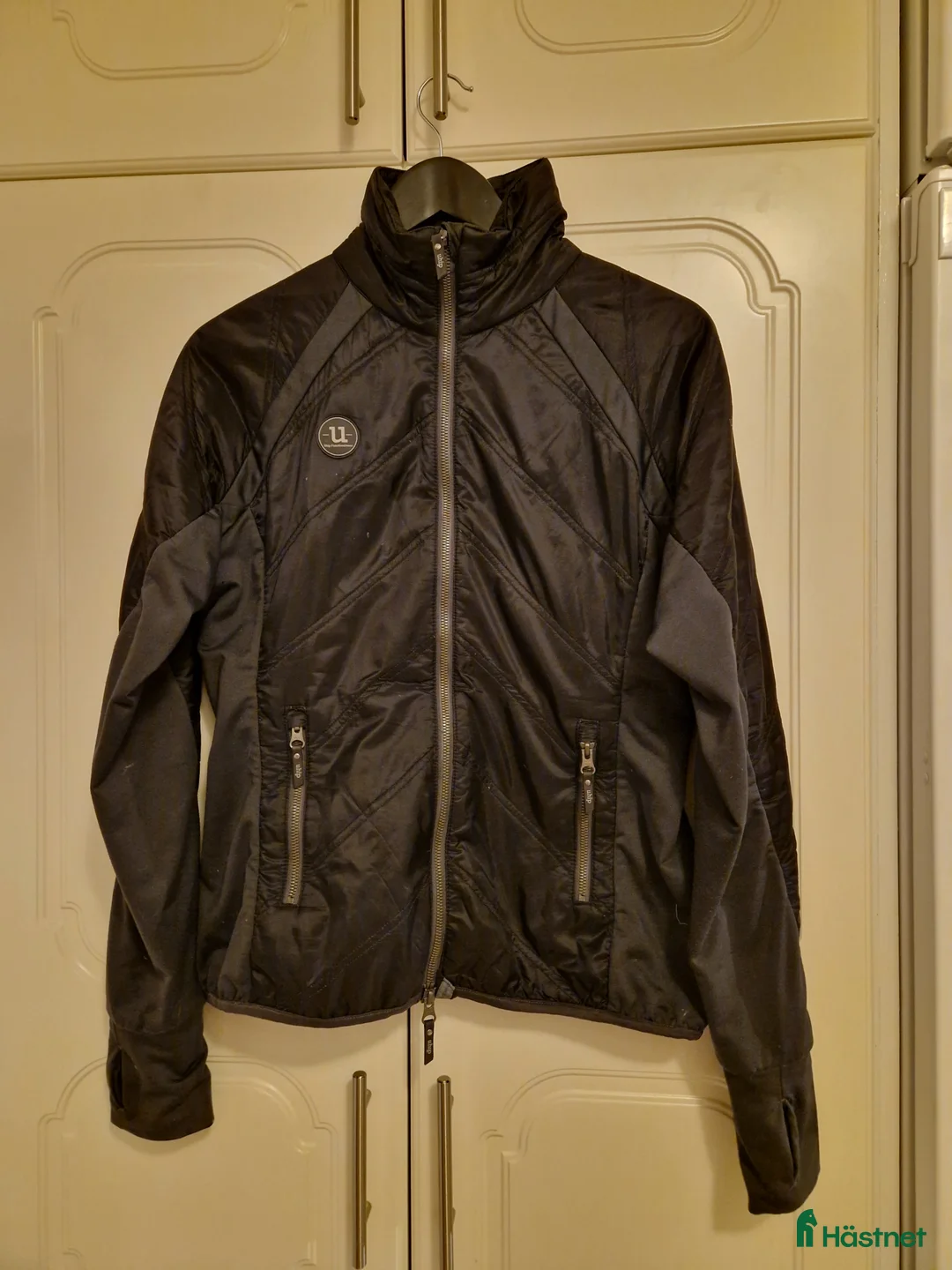 Jackor & Kavajer ryttarutrustning till salu: Uhip hybridjacka i Mantorp - Annons 1