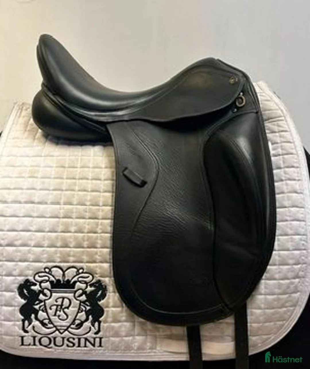 Sadlar hästutrustning till salu: Dressyrsadel Trainer 17" - Annons 1