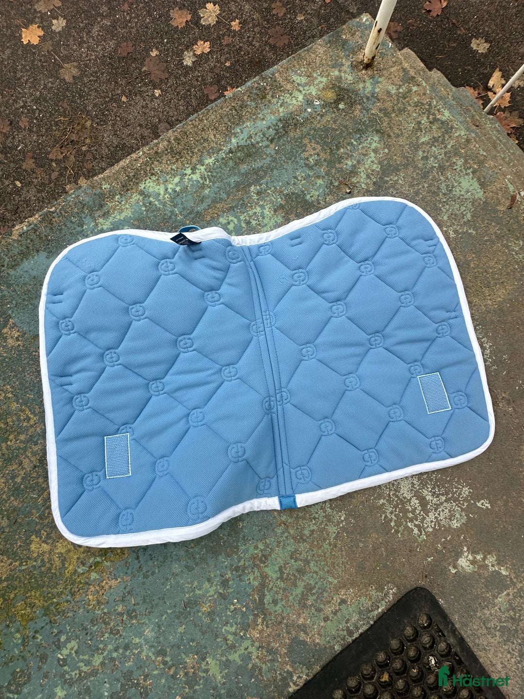 Schabrak & Vojlockar hästutrustning till salu: Fint ES schabrak💙 i Kinna - Annons 5