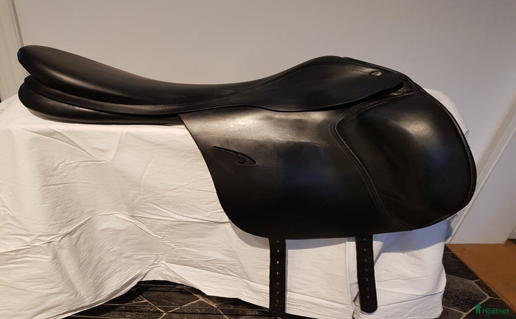 Sadlar hästutrustning till salu i Kungsbacka - Annons 4