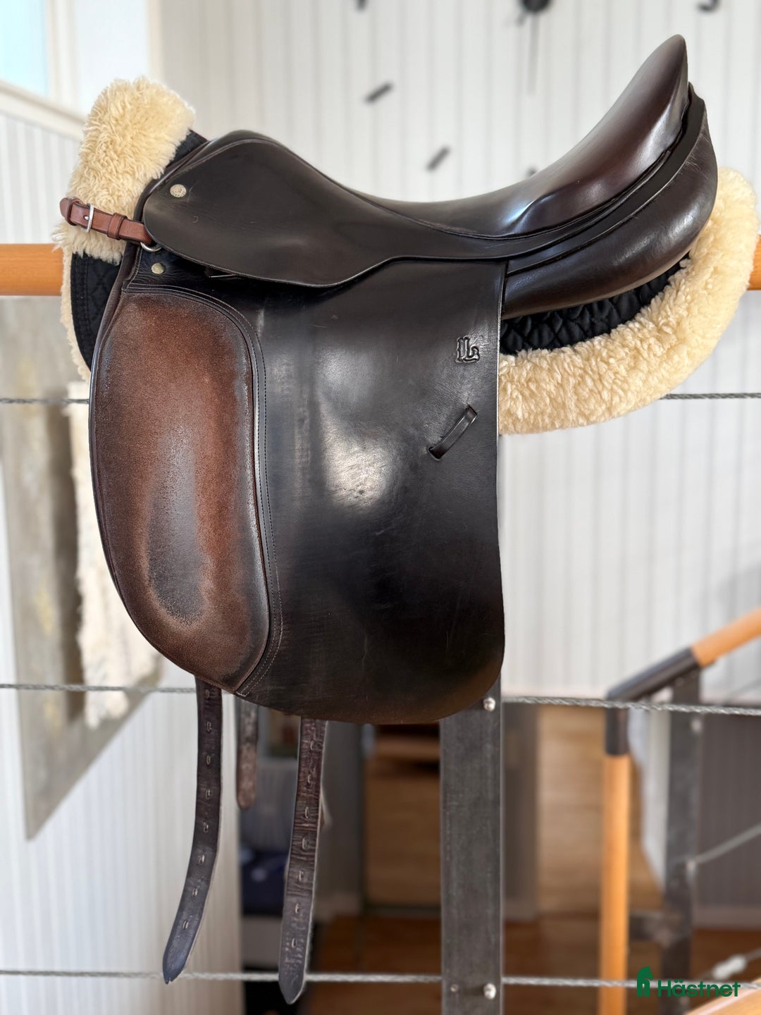 Sadlar hästutrustning till salu: Spirig dressyrsadel i Stora Höga - Annons 1