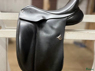 Sadlar hästutrustning till salu: Bates Cair 16,5" Dressyr sparsamt använd i Töllsjö - Annons 1