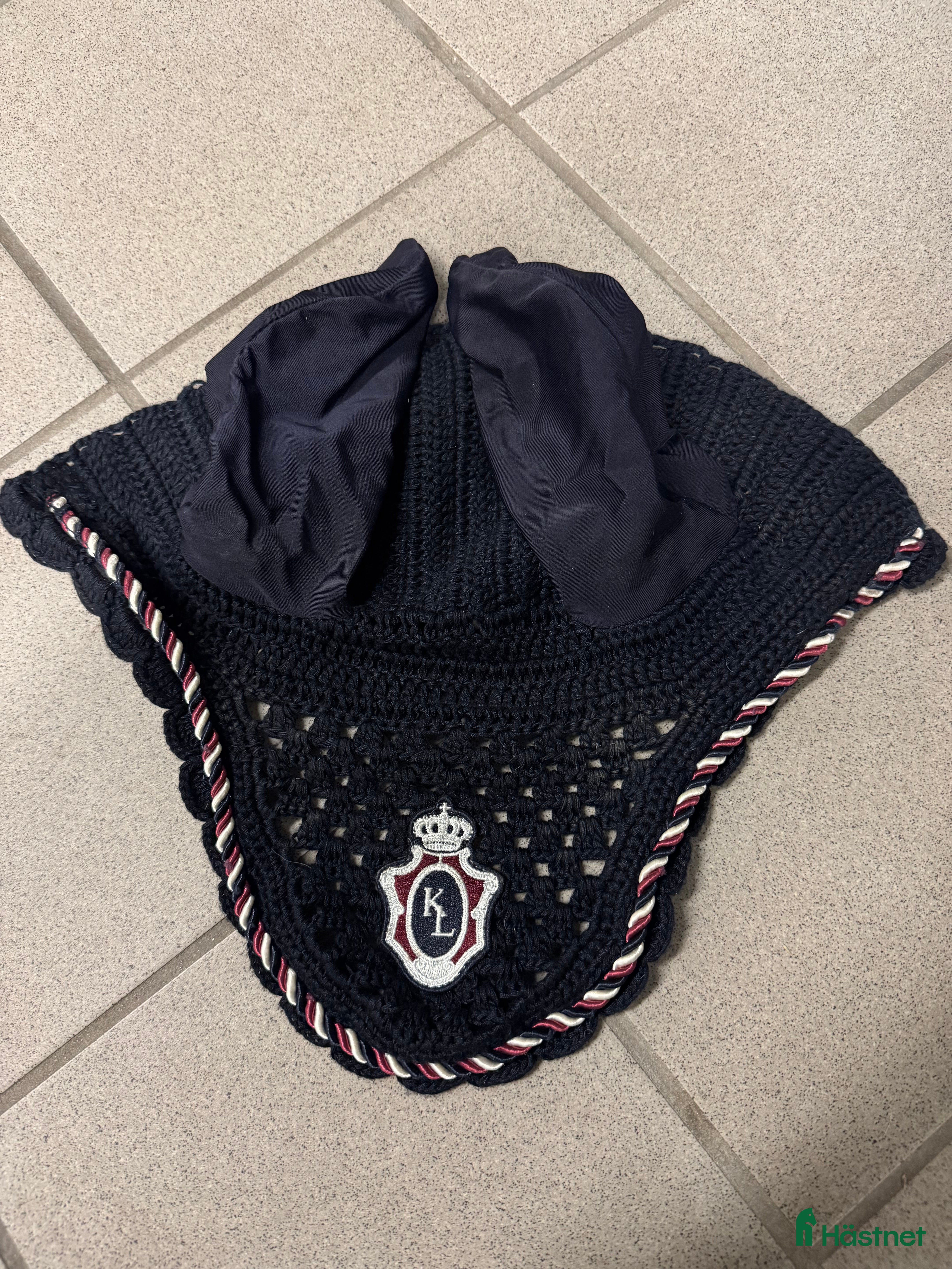 Schabrak & Vojlockar hästutrustning till salu: Kingsland huva  i Vänersborg - Annons 1