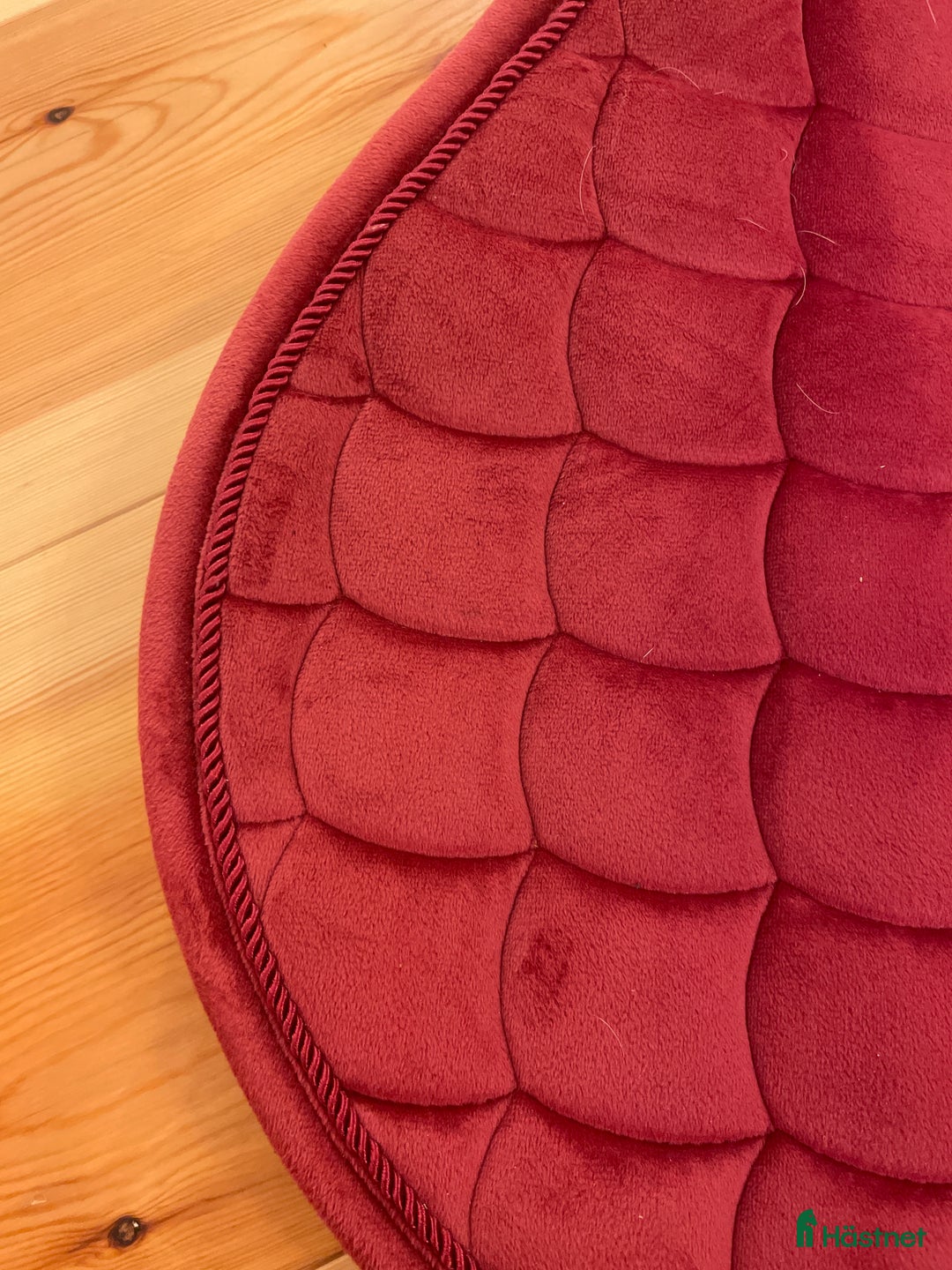 Schabrak & Vojlockar hästutrustning till salu: Rosa/röd sammets schabrak i Söråker - Annons 2