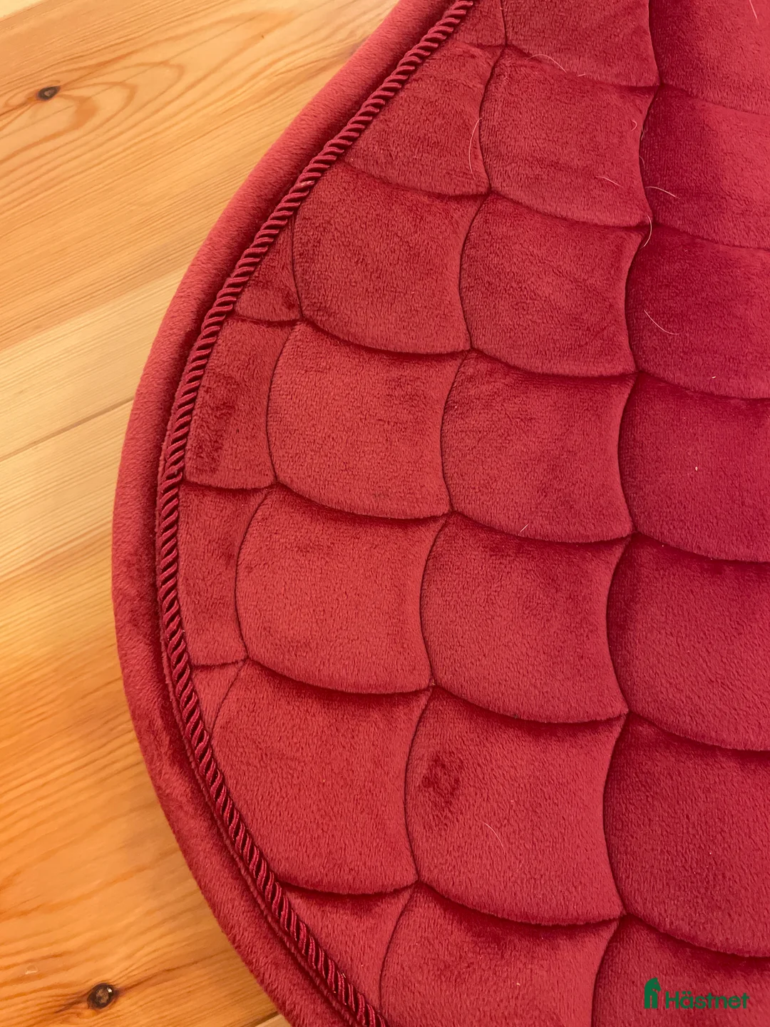 Schabrak & Vojlockar hästutrustning till salu: Rosa/röd sammets schabrak i Söråker - Annons 2