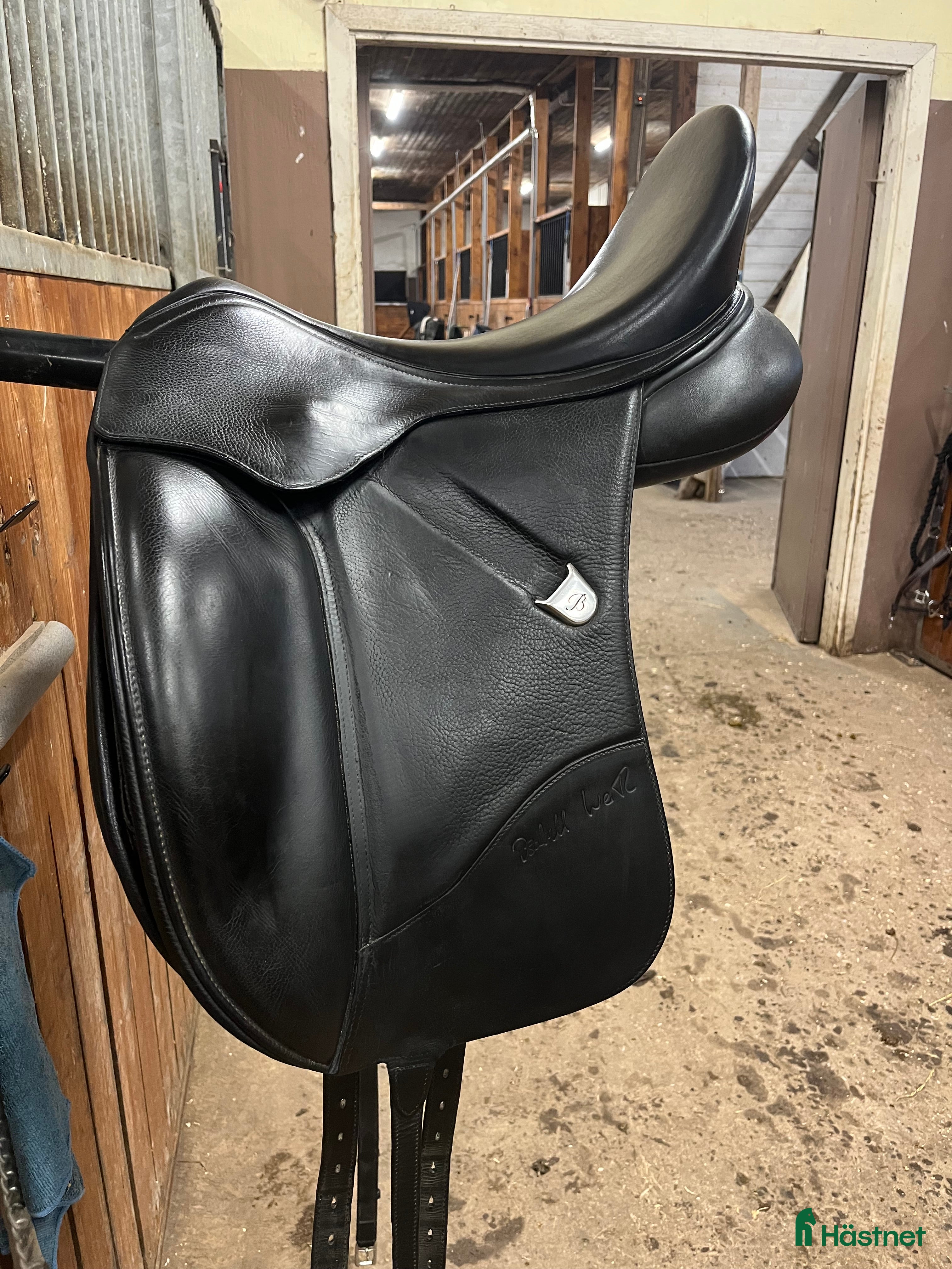Sadlar hästutrustning till salu: Isabell Werth Bates Cair sadel dressyr i Åkers Styckebruk - Annons 8