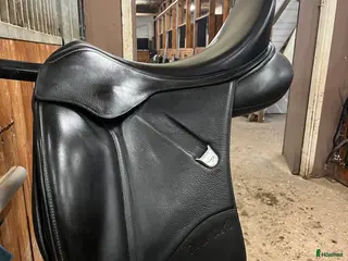 Sadlar hästutrustning Isabell Werth Bates Cair sadel dressyr i Åkers Styckebruk - Annons 22