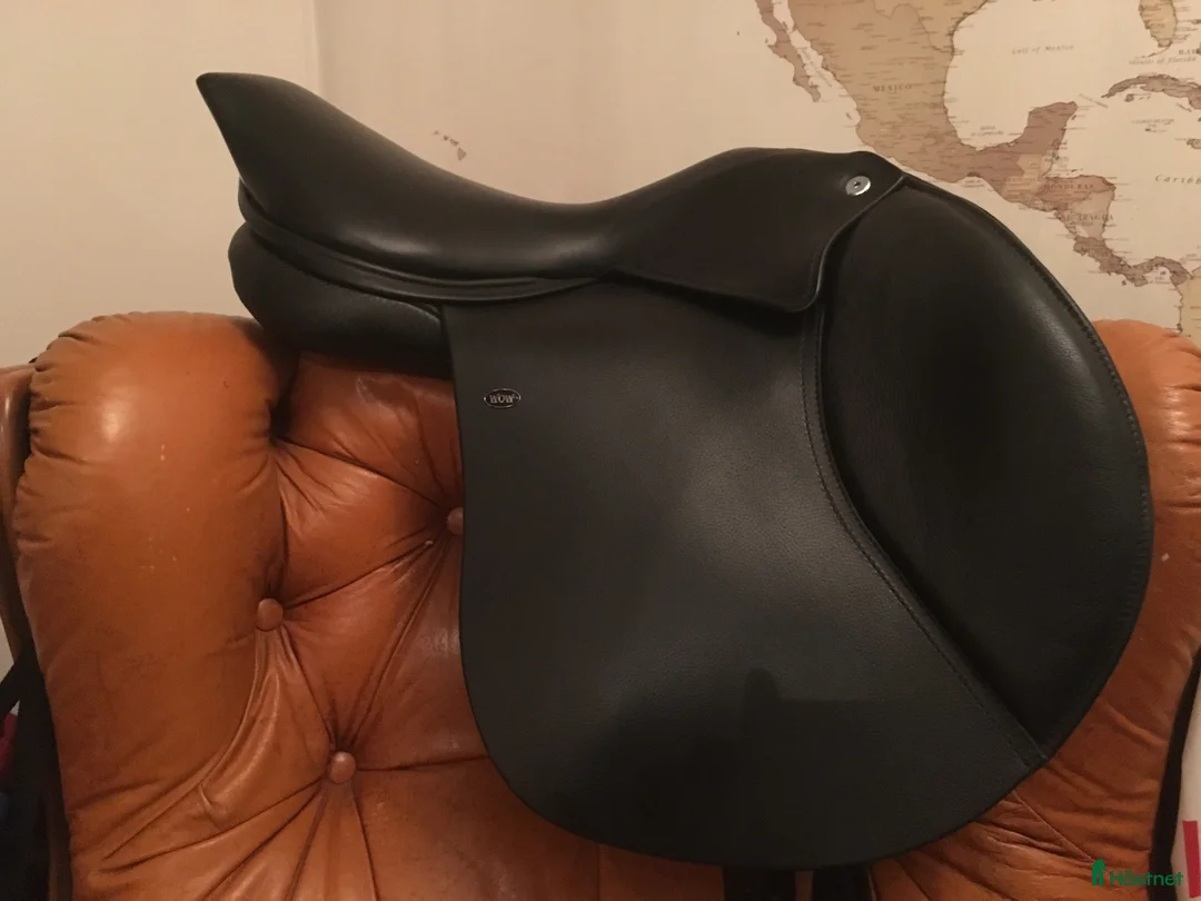 Sadlar hästutrustning till salu: WOW Hoppsadel - Annons 1