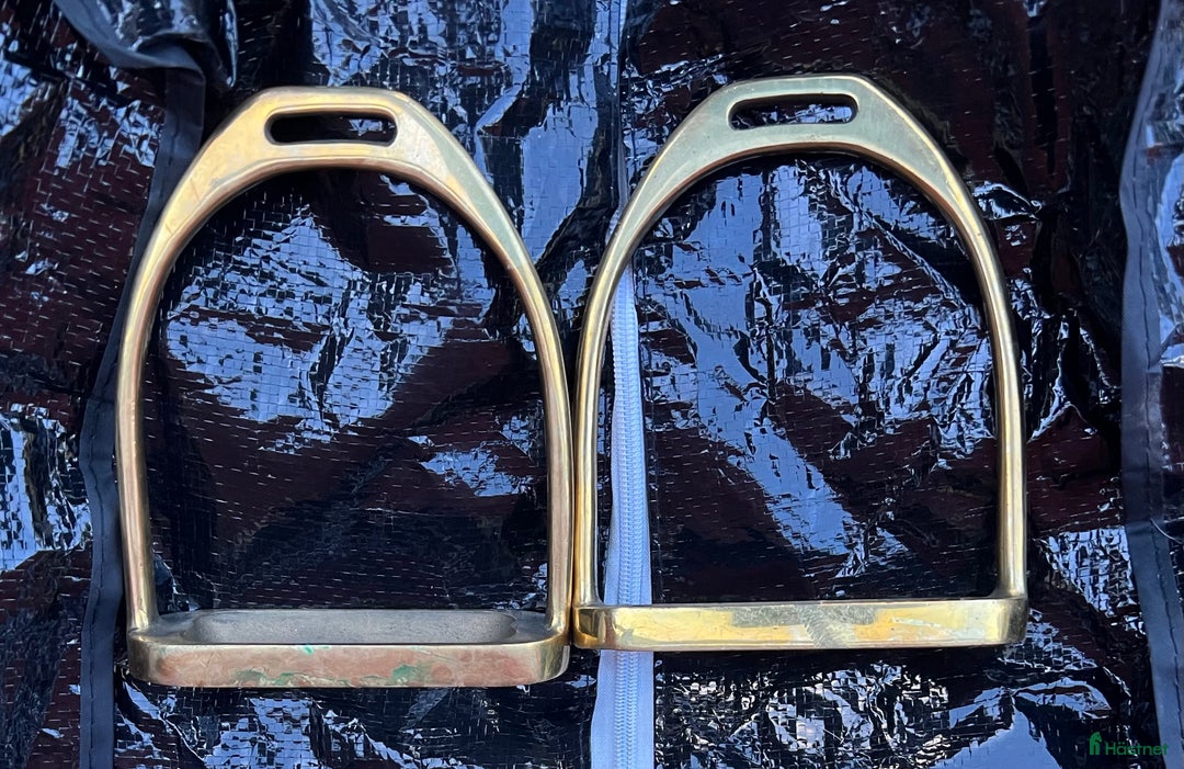 Sadeltillbehör hästutrustning till salu: Sadelgjordar, förbyglar, stigläder, stigbyglar  i Sandviken - Annons 4