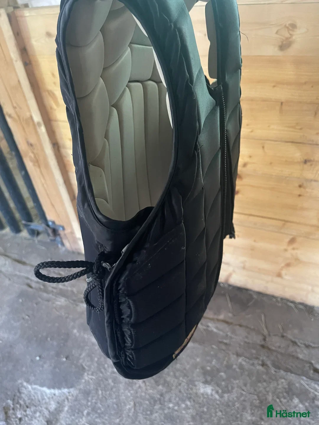 Säkerhetsvästar ryttarutrustning till salu: Race safe säkerhetsväst i Dannike - Annons 2