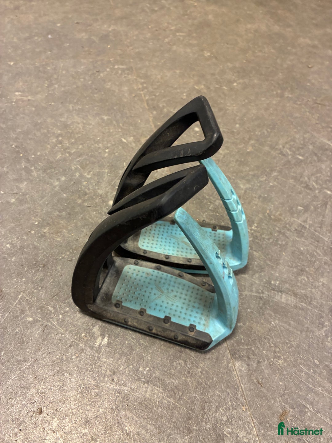 Stigbyglar hästutrustning till salu: Freejump stigbyglar  i Fristad - Annons 2