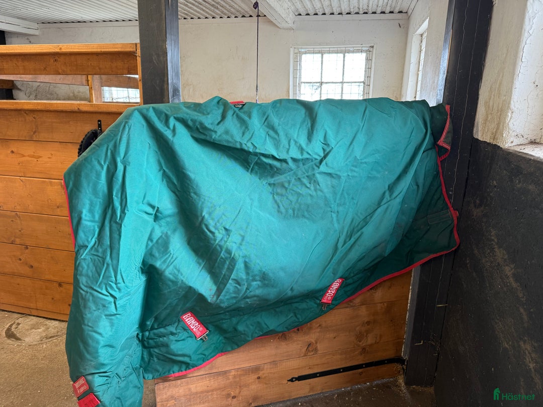 Täcken hästutrustning till salu: Rambo vintertäcke 145 cm i Gråbo - Annons 1