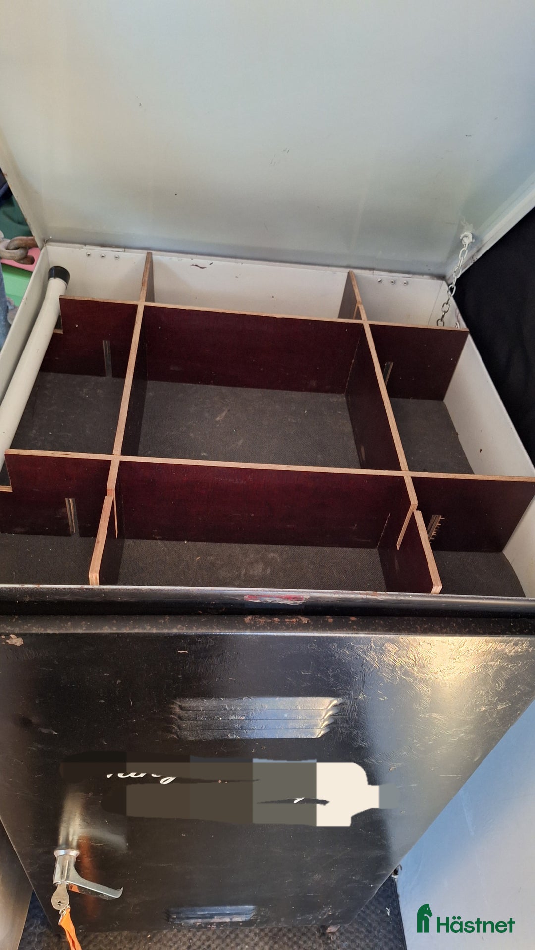 Övrig utrustning övrig utrustning till salu: Sadelskåp I plåt i Kvissleby - Annons 3