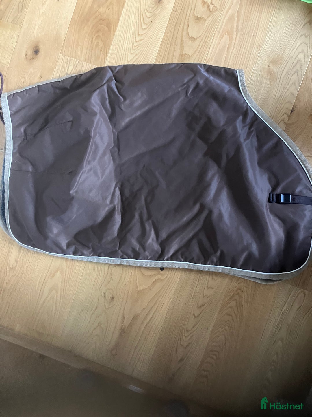 Täcken hästutrustning till salu: Div täcken i Värnamo - Annons 7