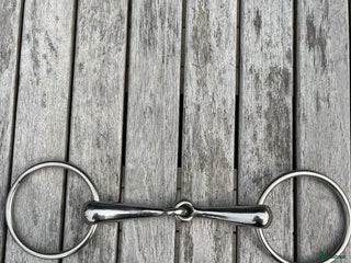 Bett hästutrustning till salu: Tvådelat bett i Halmstad - Annons 1