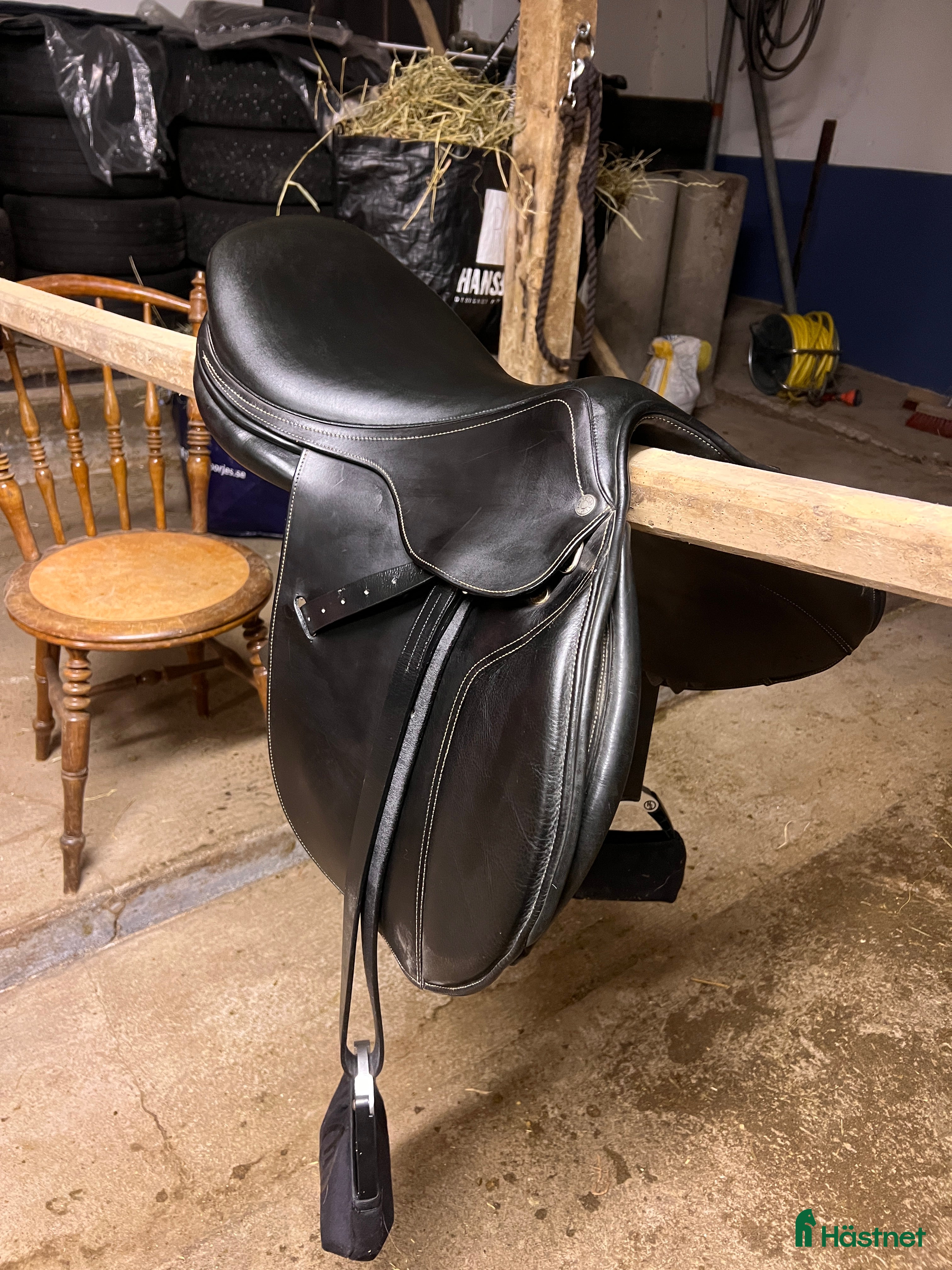 Sadlar hästutrustning till salu: Hoppsadel i fint skick - Annons 4