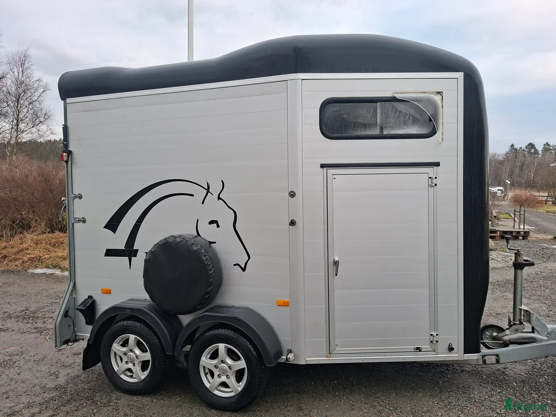 Hästtransporter  fordon & transport till salu: Begagnad Touring Country - Annons 1