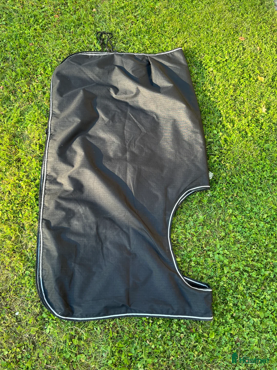 Täcken hästutrustning till salu: Bra ländtäcke säljes! i Växjö - Annons 2