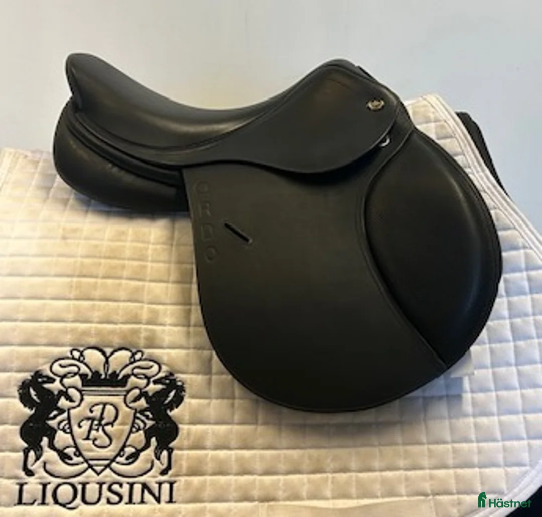 Sadlar hästutrustning till salu: Hoppsadel Ordo Equester Fortuna 15,5" i Uppsala - Annons 1